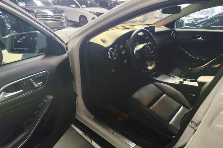 Used Mercedes-Benz GLA 2018 GLA 200 Sport Edition Driver Seat