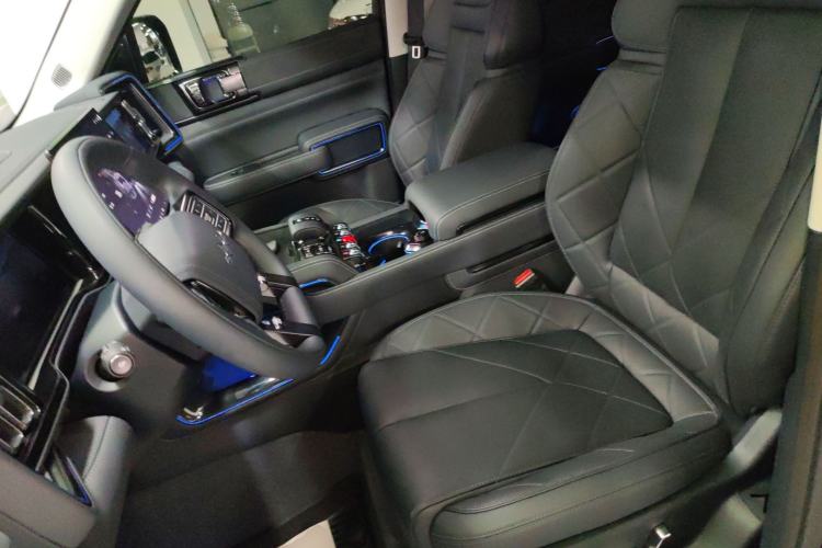 Used Formula Leopard 5 2023 Navigator Edition Left Front Seat