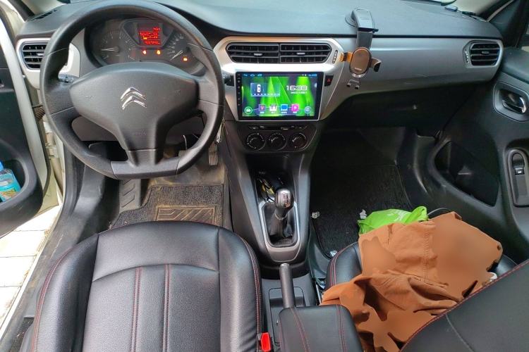 Used Citroen Elysee 2015 Zhishang Edition 1.6L Manual Fashion Model Center Console