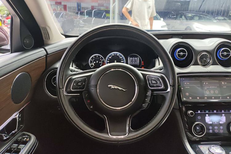 Used Jaguar XJ 2016 XJL 3.0 SC Two-Wheel-Drive Elegant Business Edition
