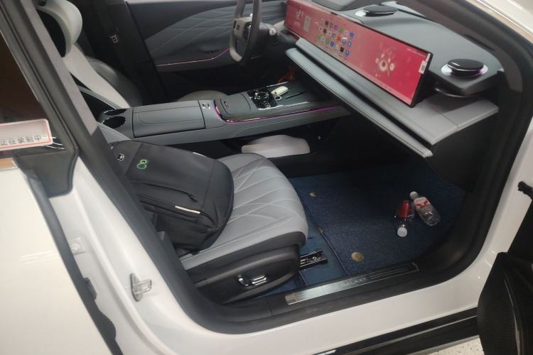 Used Geely Galaxy E8 2025 700 km Long-Range Intelligent Driving Version
