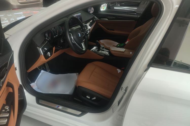 Used BMW 5 Series 2018 Restyled 530Li Leading Edition M Sport Package
