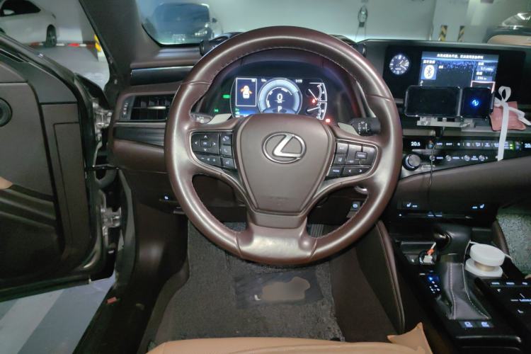 Used Lexus ES 2020 300h Premier Edition
