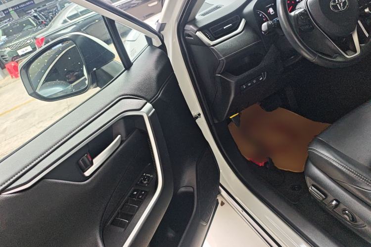 Used Toyota Wildlander 2022 2.0L CVT Two-Wheel Drive Luxury PLUS Edition
