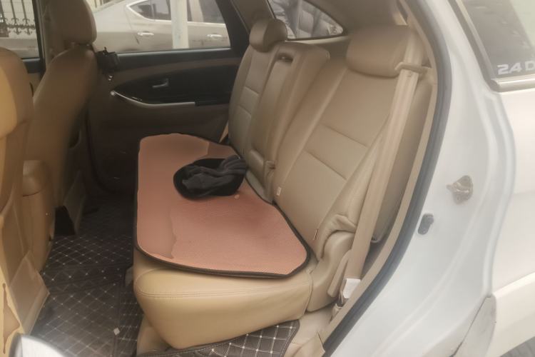 Used JMC Yusheng S350 2011 2.4T Two-Wheel-Drive Luxury 5-Seater
