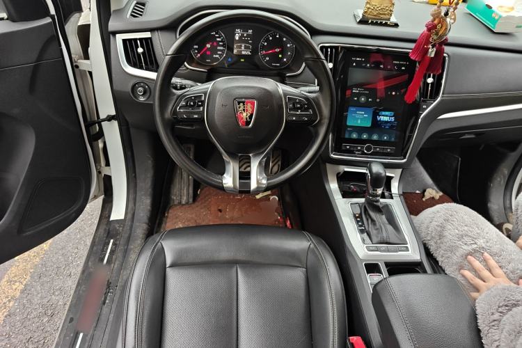 Used Roewe RX5 2018 20T Two-Wheel Drive Automatic Internet Smart Edition
