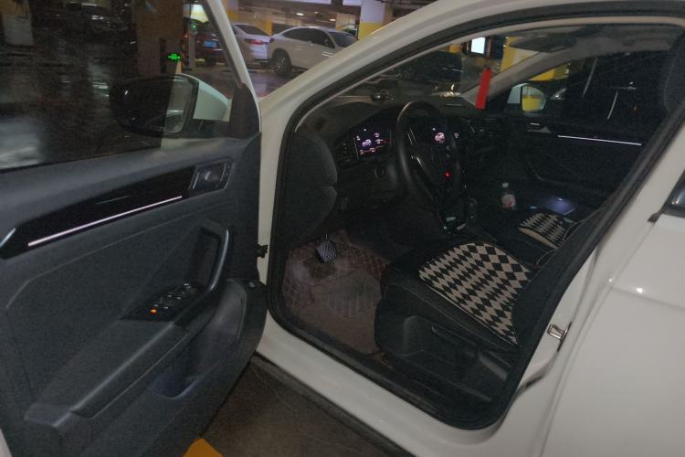 Used Volkswagen T-ROC 2021 280TSI DSG Two-Wheel Drive Comfort Connect Edition
