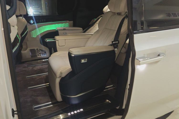 Used Zeekr 009 2022 WE Edition