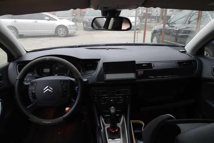 Used Citroen C5 2010 2.3L Automatic Luxury Edition Center Console