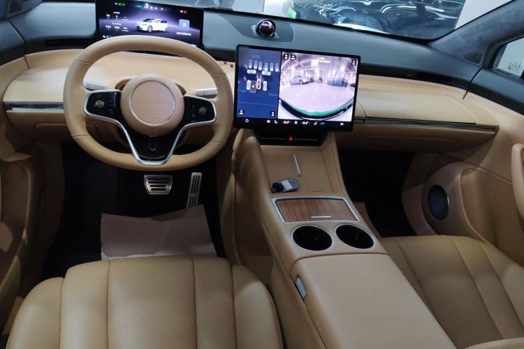 Used Hima Luxeed R7 2024 All-Electric 736 km Ultra Center Console