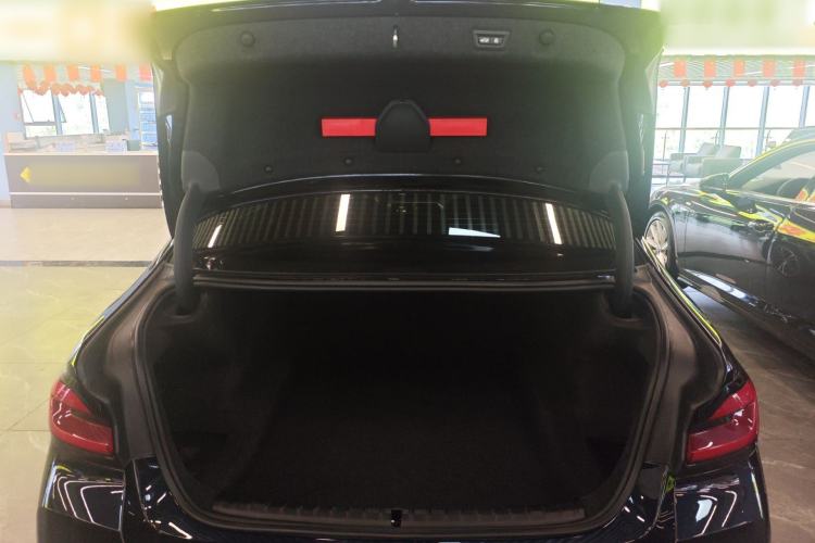 Used BMW 5 Series 2022 Restyled 530Li Leading Edition M Sport Package Trunk