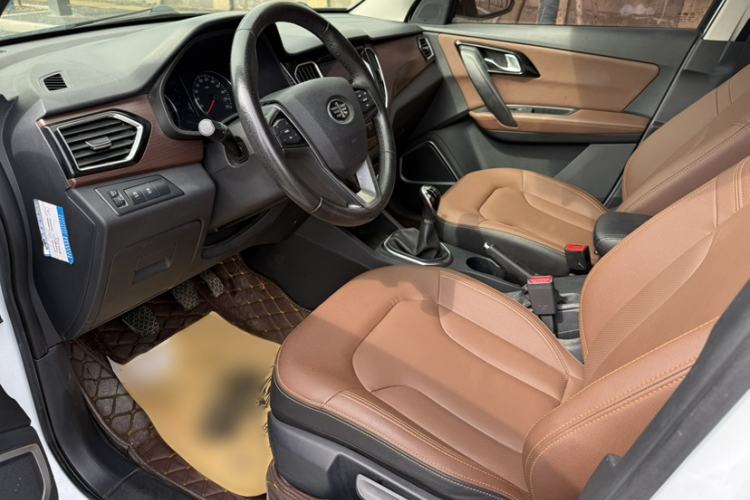 Used FAW Senya R7 2017 1.6L Manual Luxury Model Interior 2