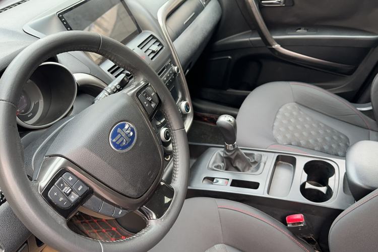 Used Bestune X80 2015 2.0L Manual Comfort 2nd Anniversary Edition
