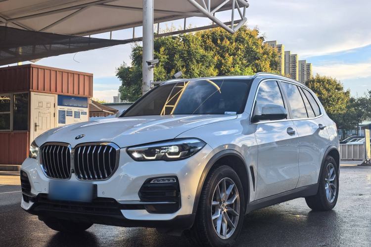 Used BMW X5 2019 xDrive40i XLine 19-inch wheels Middle East version