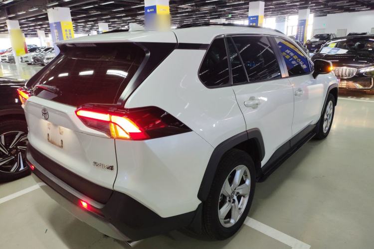 Used Toyota RAV4 2020 2.0L CVT Two-Wheel Drive Fashion Edition Rear Right 45 Deg