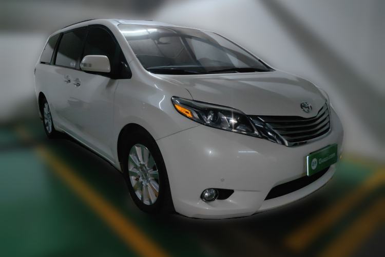 Used Toyota SIENNA 
