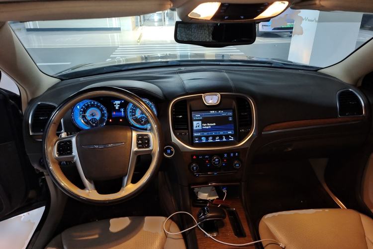 Used Chrysler 300C 2012 3.6L Luxury Edition