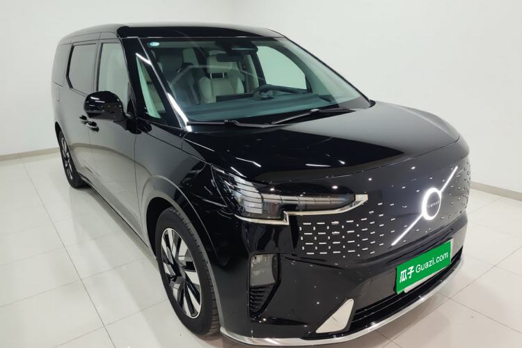 Used Volvo EM90 2025 Ultra Six-Seater
