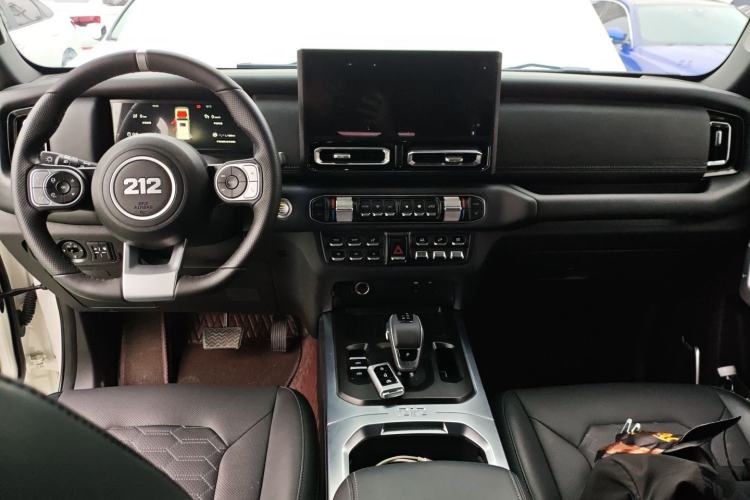 Used 212 T01 2024 2.0T Explorer