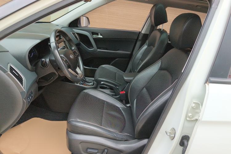 Used Hyundai ix25 2015 1.6L Automatic Two-Wheel-Drive Deluxe DLX Model Left Front Seat