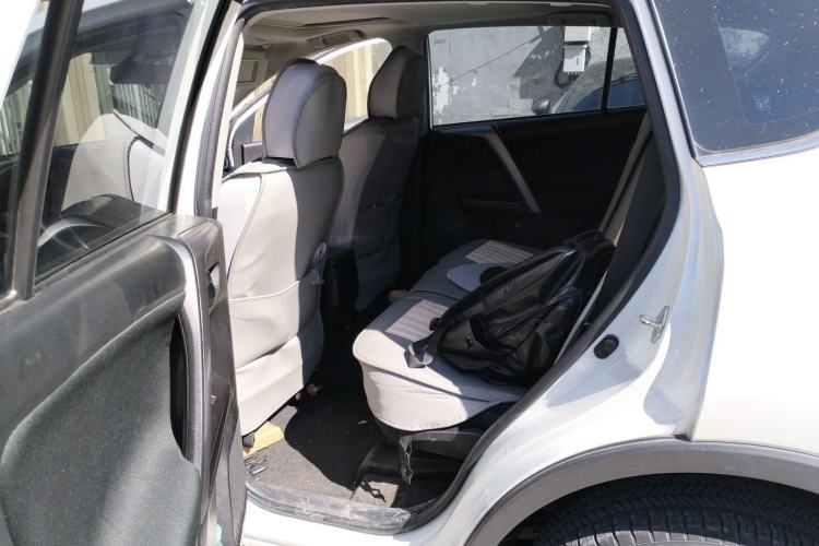 Used Toyota RAV4 2016 2.0L CVT Two-Wheel Drive Comfort Edition China V Standard
