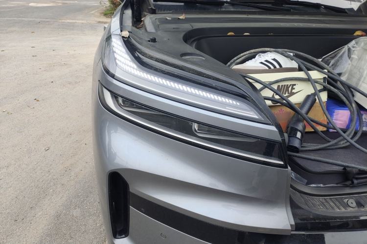 Used ONVO Luxeed L90 2025 Model—Max Six-Seater Version Right Front Headlight