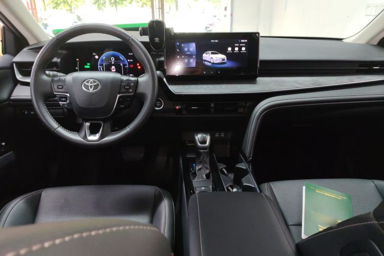 Used Toyota Camry 2024 Dual-Motor 2.0 HGVP Luxury Edition
