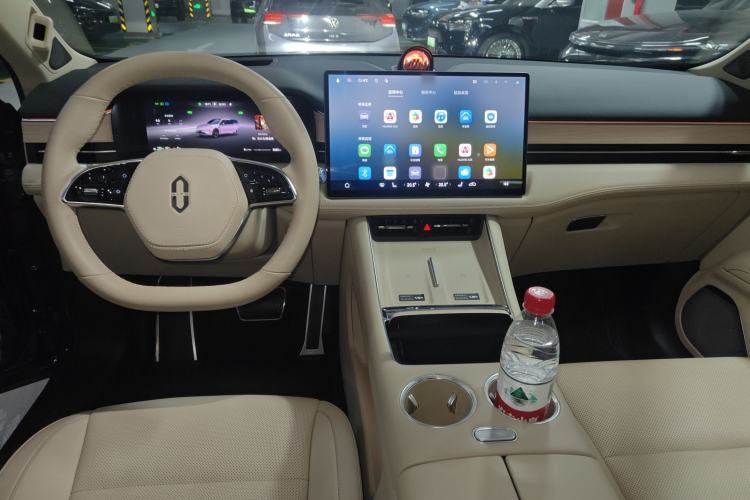 Used Hima AITO M5 2025 Extended-Range Ultra All-Wheel-Drive Version Center Console