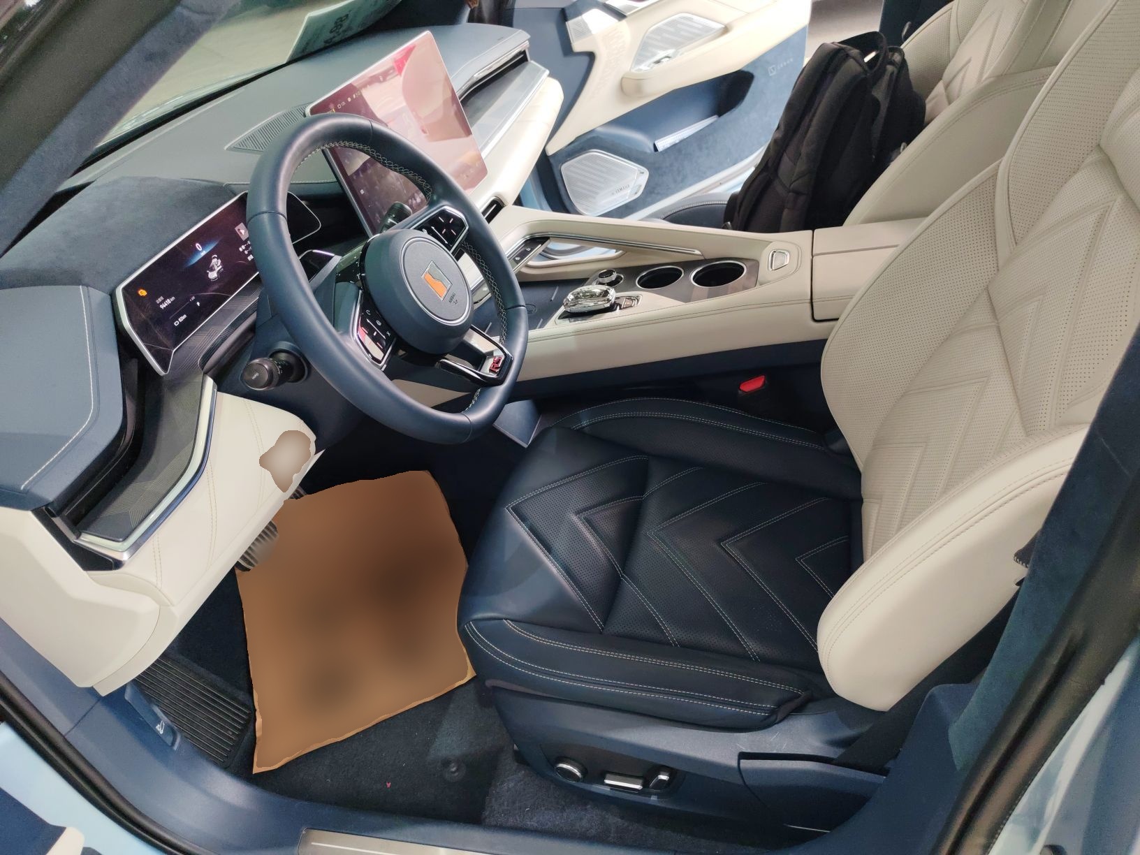 المقاعد الأمامية داخل السيارة