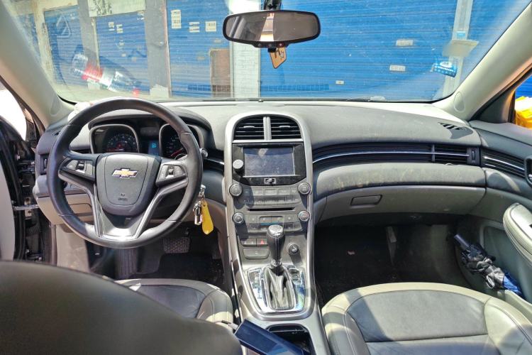 Used Chevrolet Malibu 2012 2.0L Automatic Comfort Edition Center Console