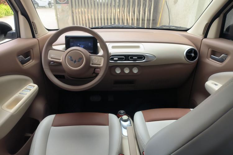 Used Wuling Hongguang MINIEV 2025 Four-Door Version Advanced Edition Center Console