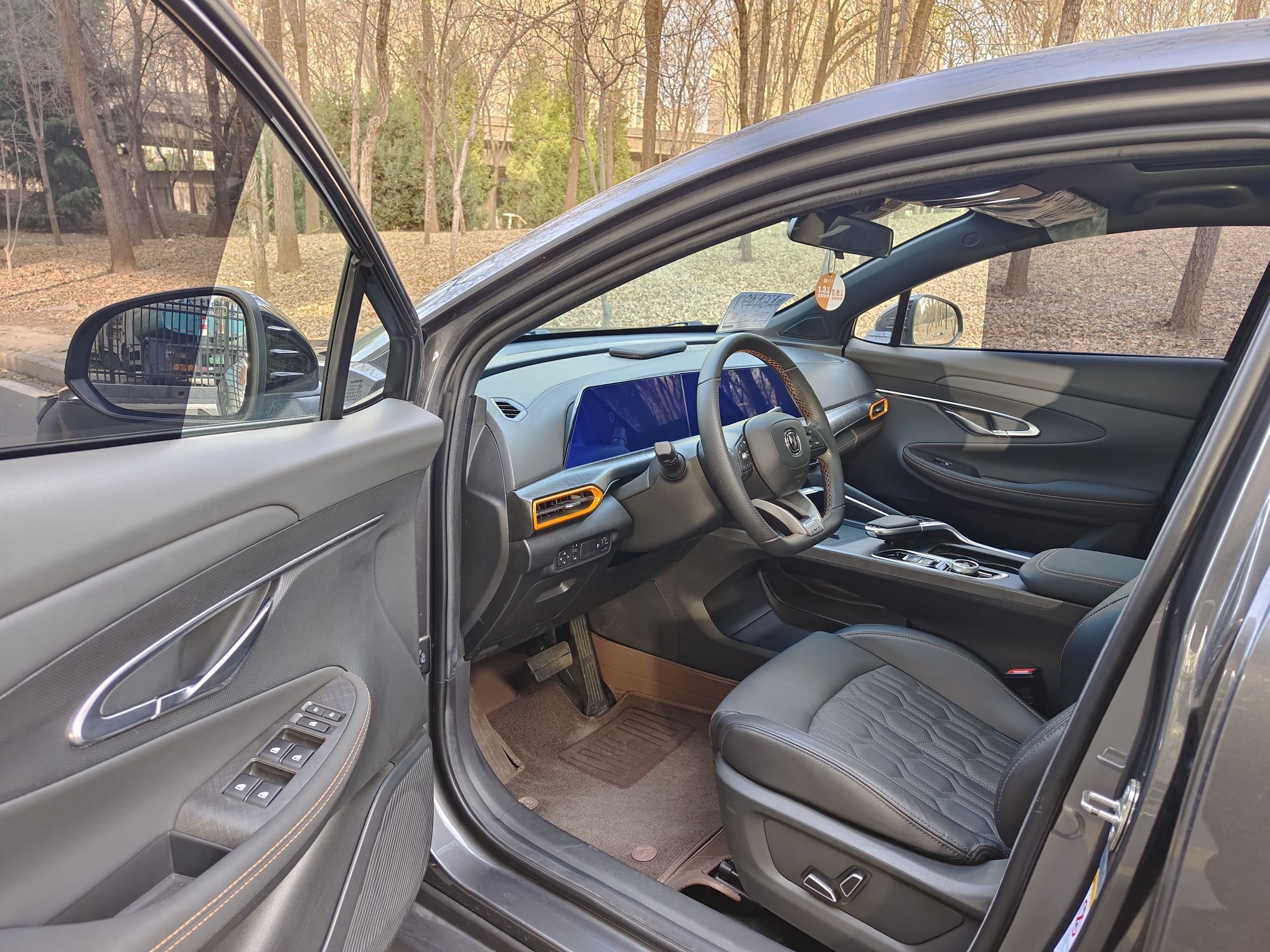 Переднее сиденье в автомобиле