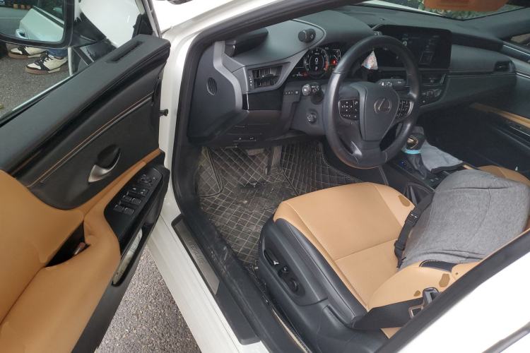 Used Lexus ES 2021 260 Excellence Edition Driver Seat