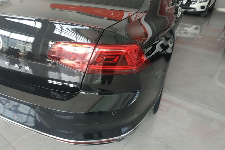 Used Volkswagen Magotan 2020 330TSI DSG Leading Model Right Rear Taillight