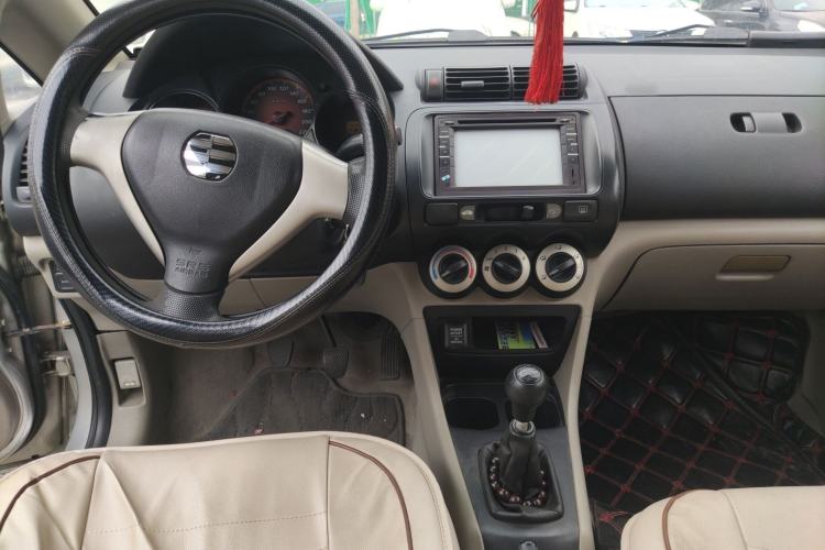 Used Everus S1 2012 1.3L Manual Comfort Edition Center Console