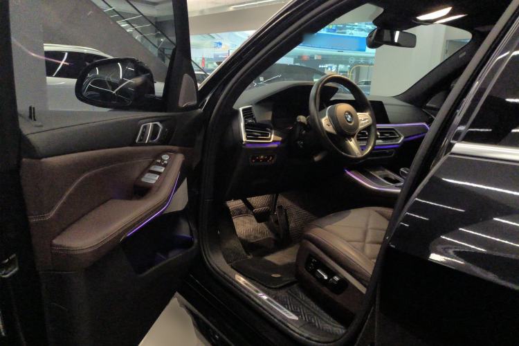 Used BMW X5 2022 Restyled xDrive 40Li Luxury Edition M Sport Package Driver Seat