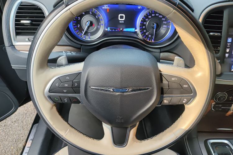 Used Chrysler 300C 2016 3.0L Supreme Edition
