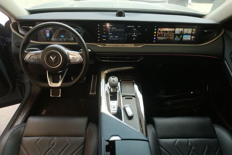 Used VOYAH FREE 2021 Two-Wheel Drive Standard Pure Electric City Edition Center Console