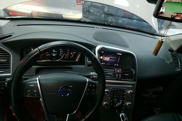 Used Volvo XC60 2017 T5 AWD Smart Upgrade Edition
