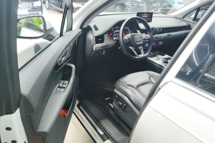Used Audi Q7 2016 40 TFSI Comfort Model
