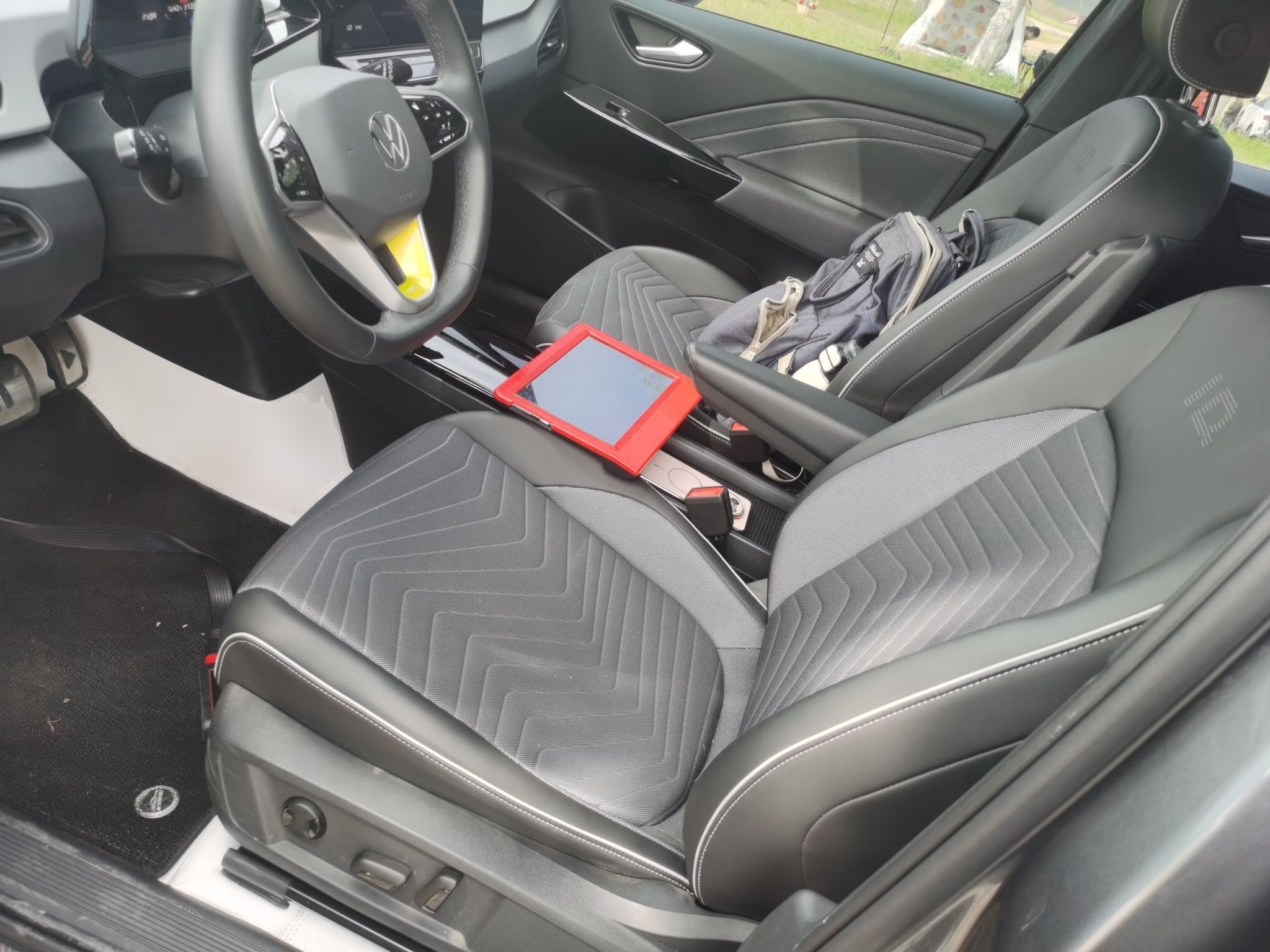 Переднее сиденье в автомобиле