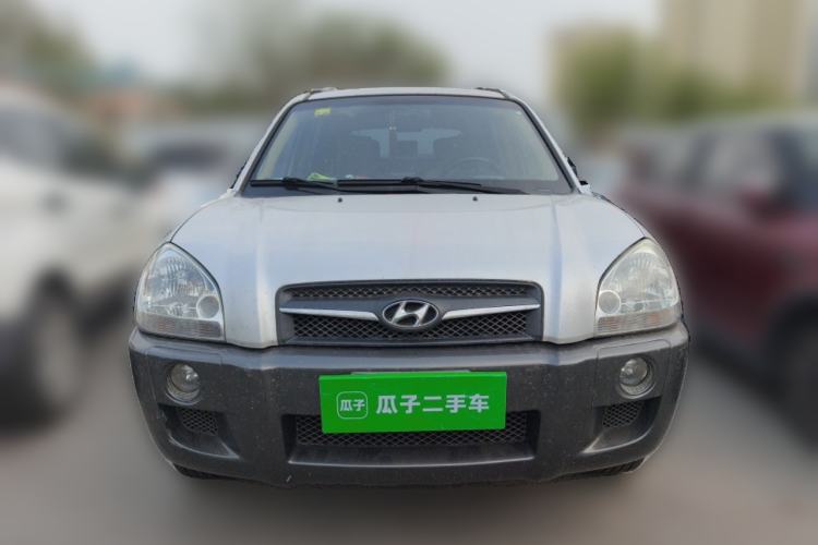 Used Hyundai Tucson 2009 2.0L Automatic Two-Wheel Drive with Sunroof Front