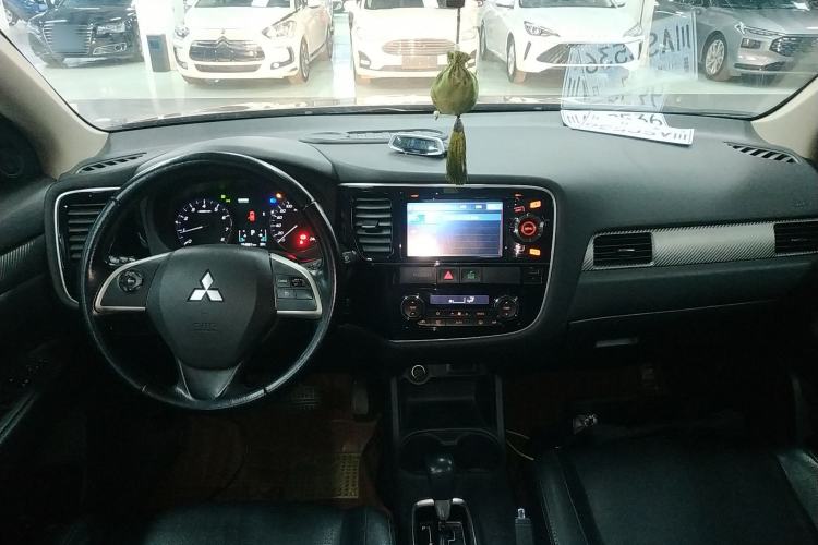 Used Mitsubishi Outlander 2013 2.4L Four-Wheel Drive Luxury Navigation Version 7 Seats