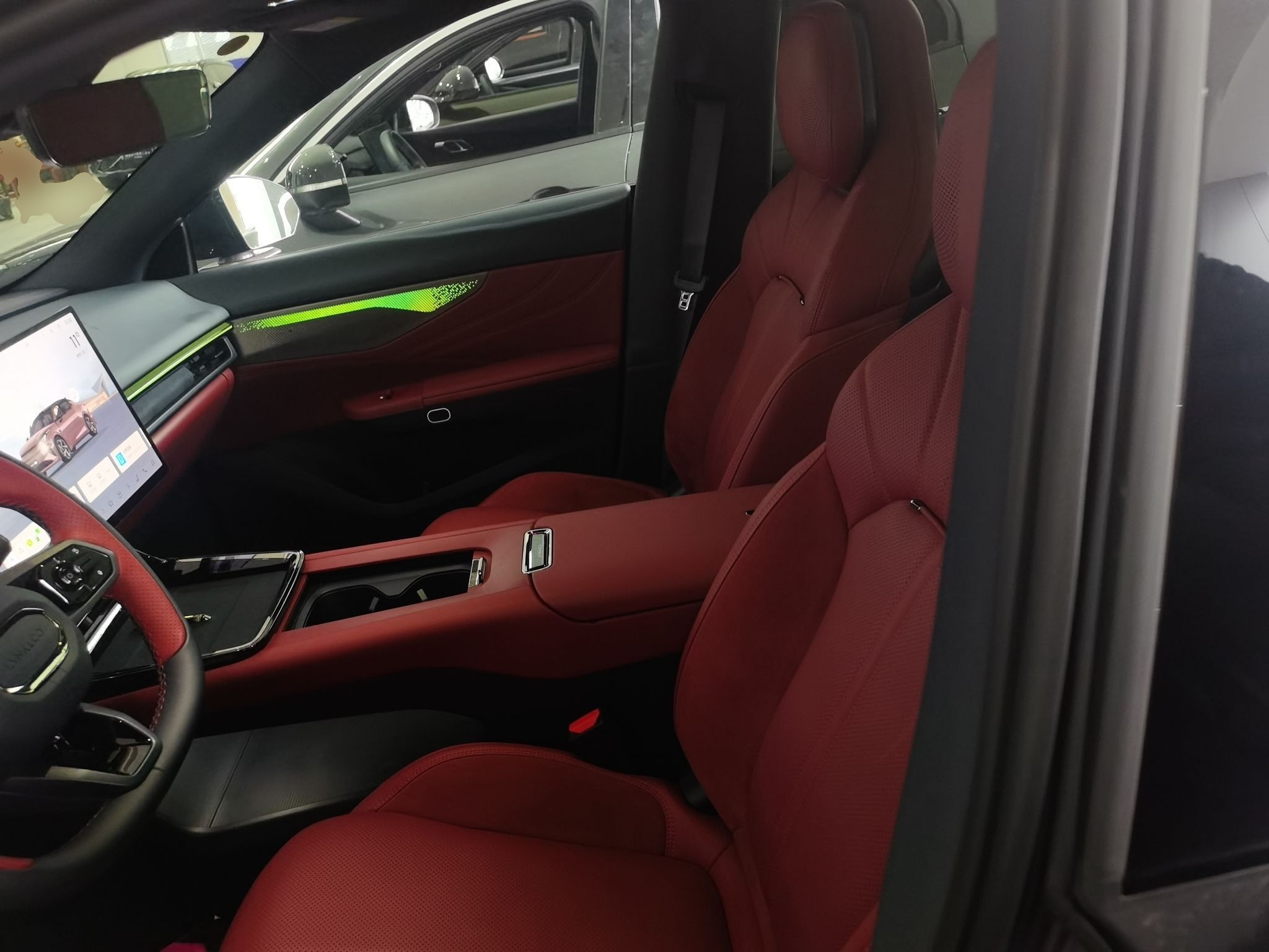 Переднее сиденье в автомобиле