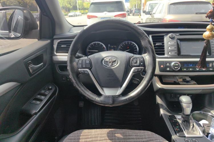 Used Toyota Highlander 2018 2.0T Four-Wheel Drive Luxury Edition 7 Seats China V Emission Standard
