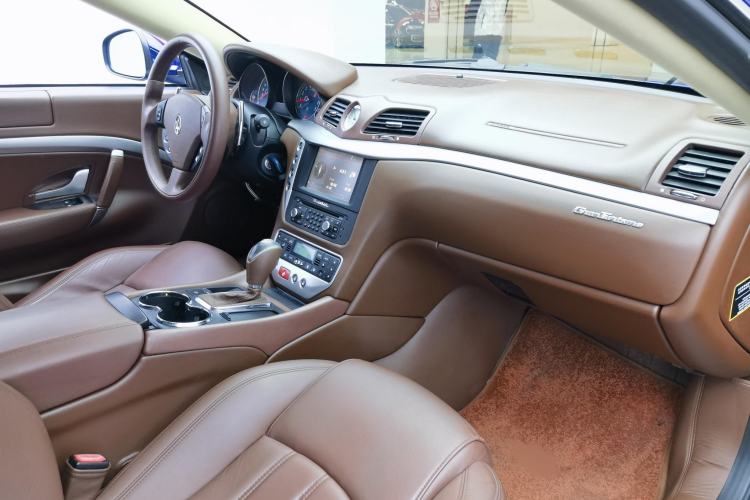 Used Maserati GranTurismo 2007 4.2L Standard Edition Interior 7