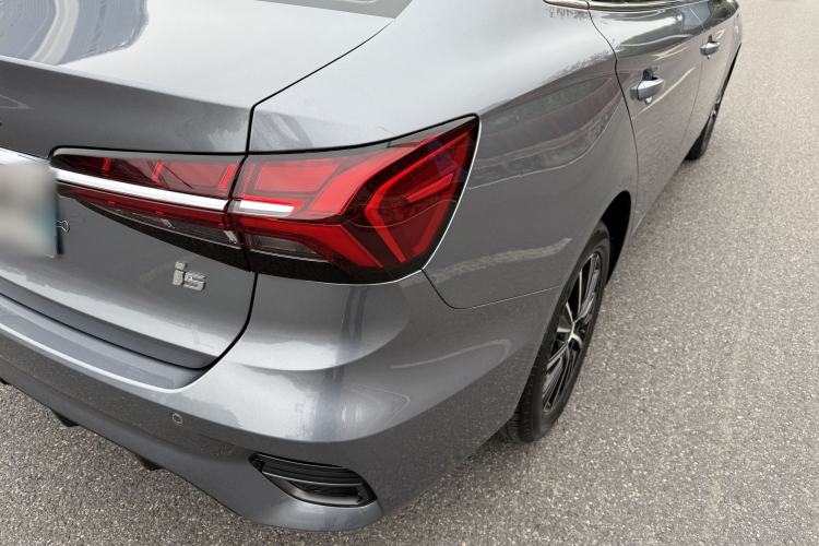 Used Roewe i5 2021 Revised Version 1.5L CVT Diamond Edition Exterior 5