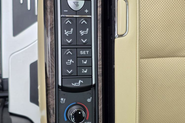 Used Toyota Alphard 2021 Dual-Engine 2.5L Prestige Edition Interior 9