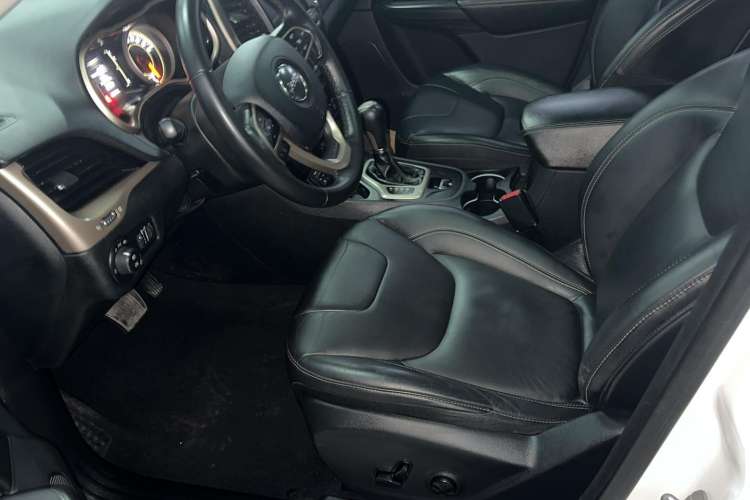 Used Jeep Cherokee 2016 2.4L Leading Edition