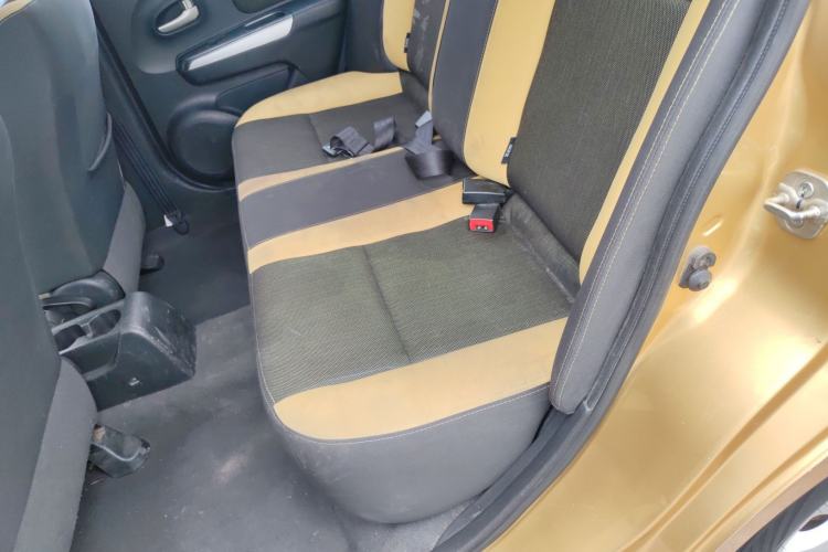 Used Venucia R50X 2013 1.6L Manual Model